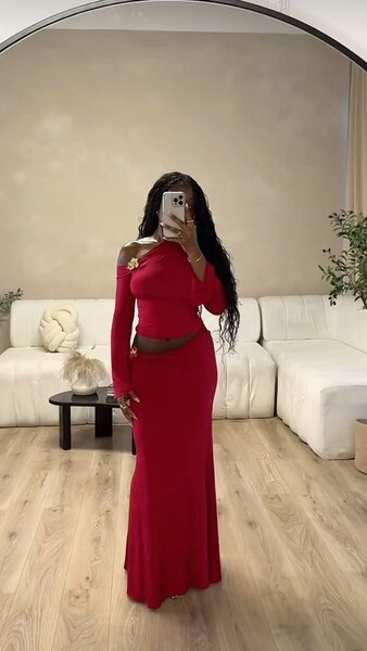 Robe longue rouge élégante