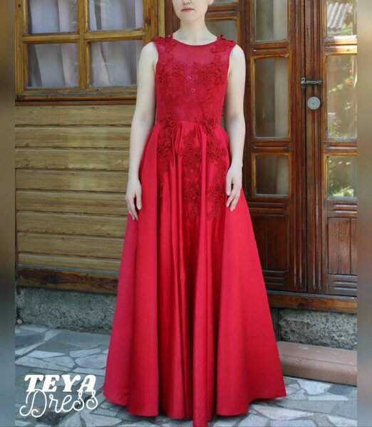 Вечерние платья в пол