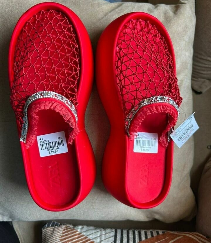 Sabots rouges élégants