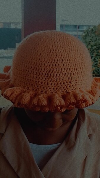 Chapeau crocheté orange