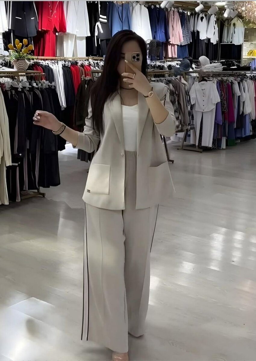 Costume élégant pour femmes