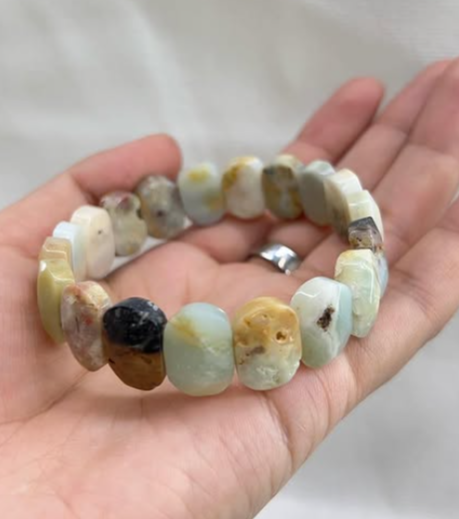 Табигый таштан жасалган билерик