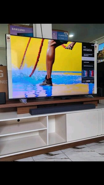 Smart TV 65" UHD 4K HDR
