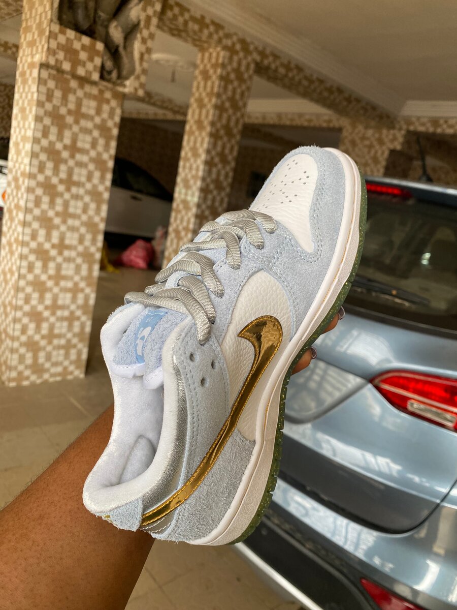 Baskets blanches et or élégantes