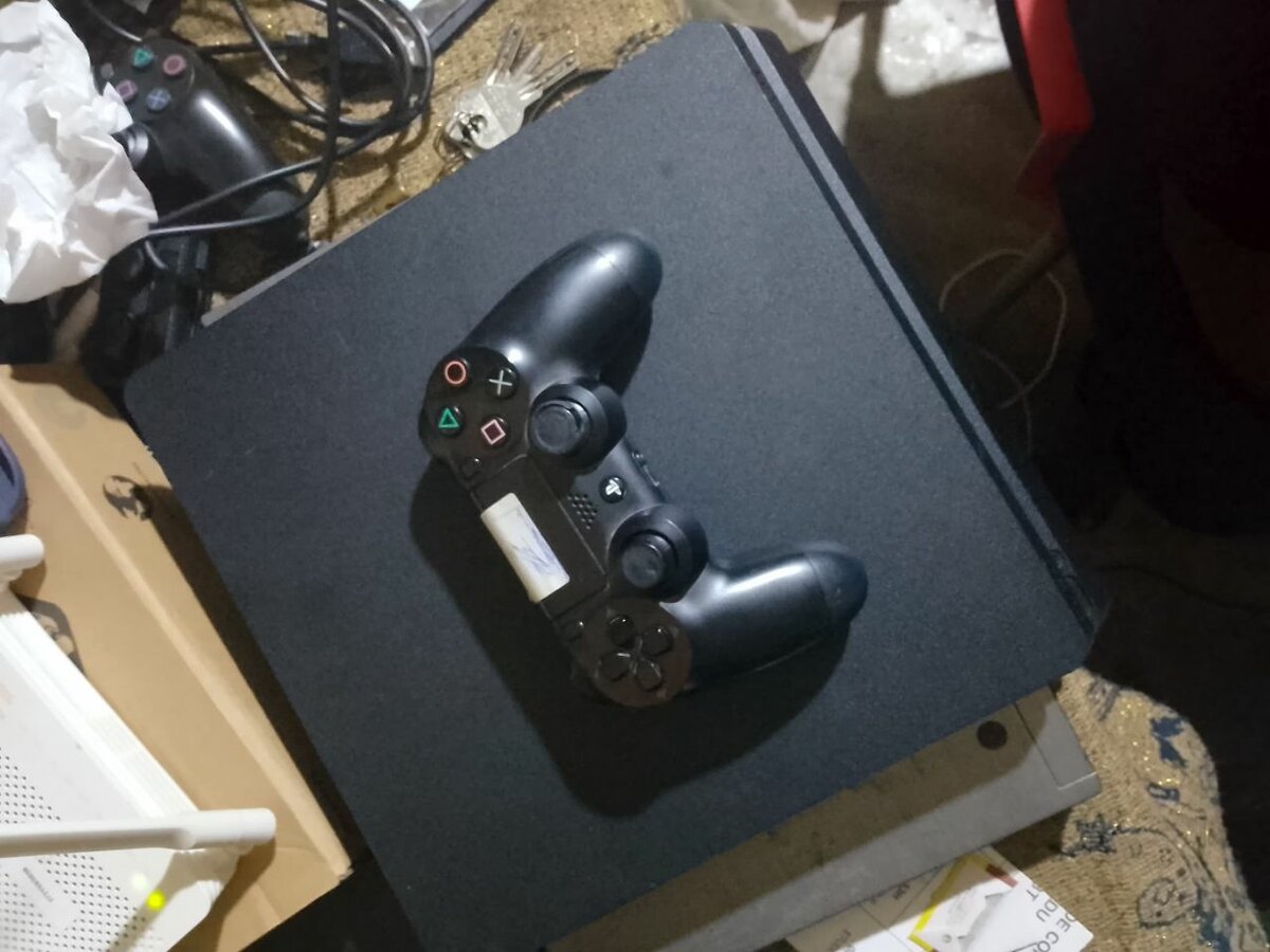 PS4 slim avec manette