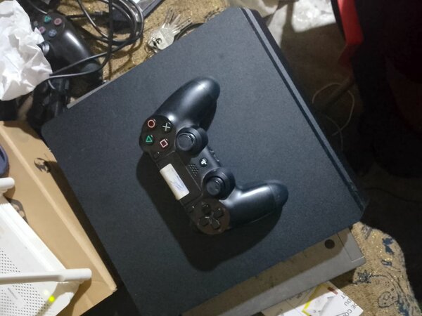 PS4 slim avec manette