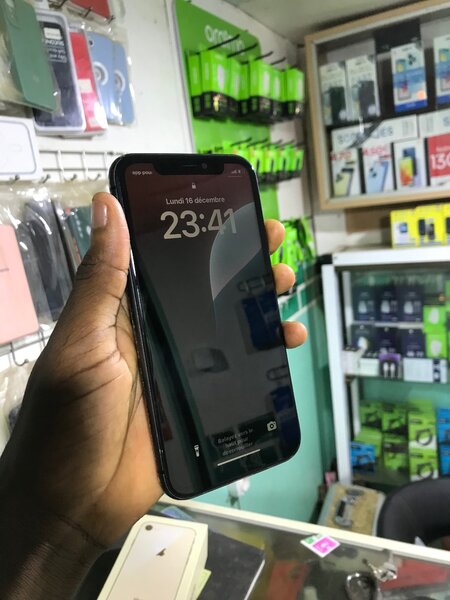 IPHONE 11 SANS ID 64 GIGA