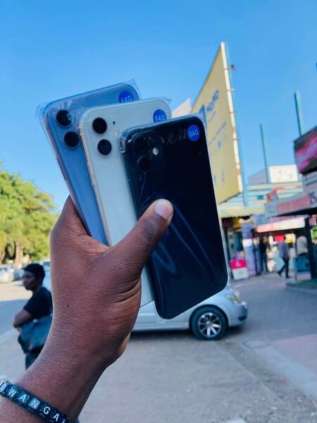 iPhone 11 64 gb fully functional