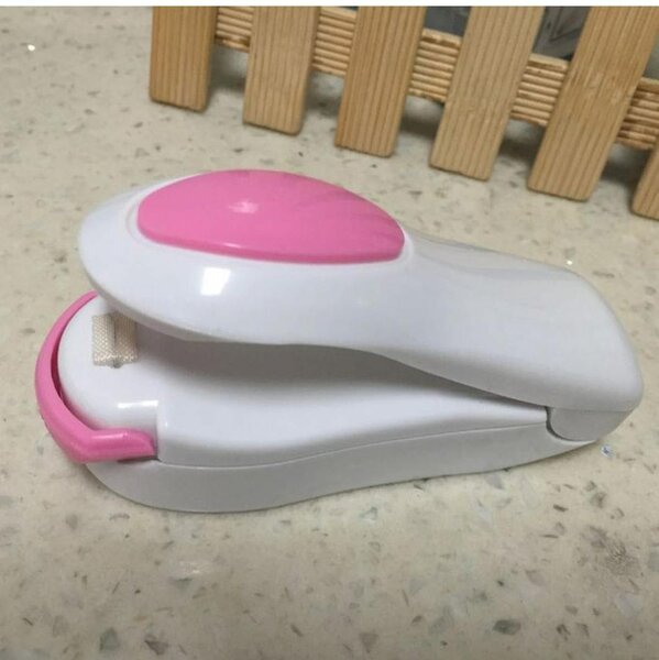 Portable sealing machine