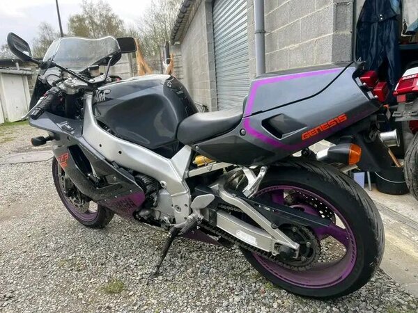 Moto sportive Yamaha YZF Genesis