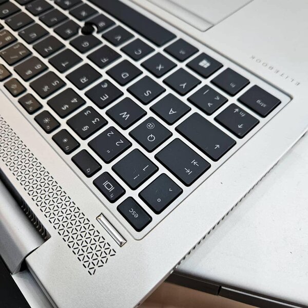 HP ELITEBOOK 840 G5 ( Price is Negotiable)