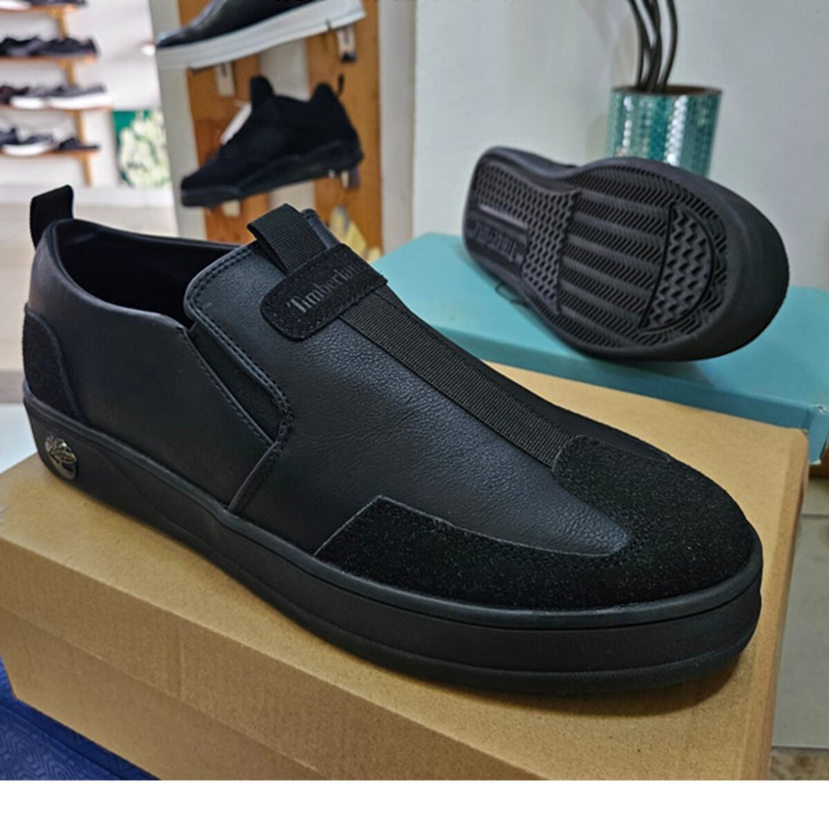 Shadow V Mens's Sneaker