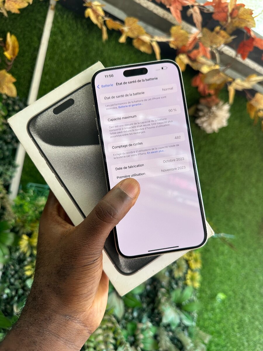 iPhone 15 pro Max second main avec carton et accessoire