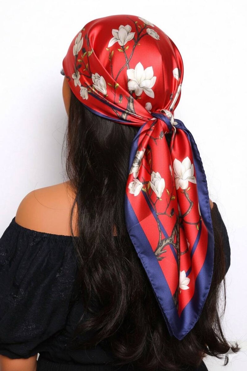 Élégant Foulard en Soie Floral