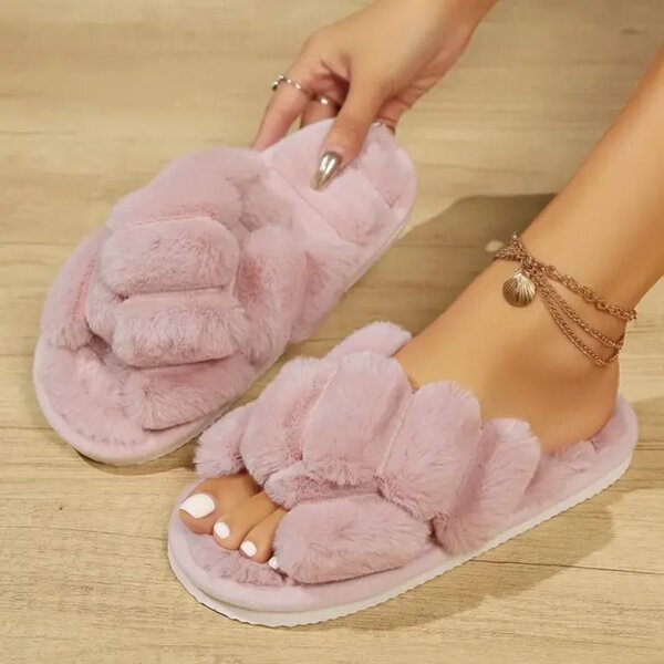 Chaussons peluche femme