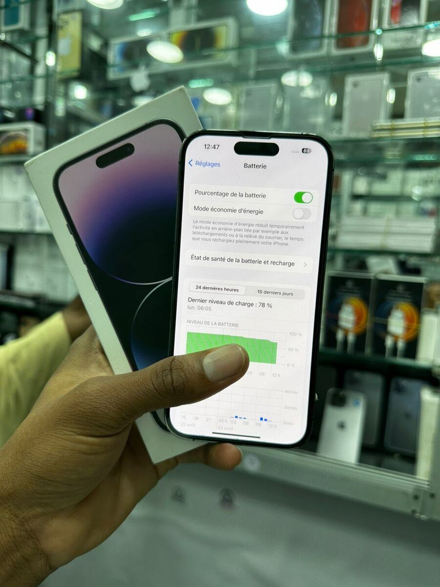 iPhone 14 Pro 128go quasi neuf avec son carton