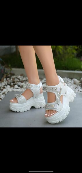 Sandales compensées strass femme