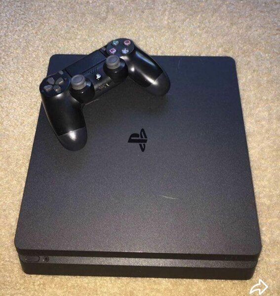 Console PS4 avec manette