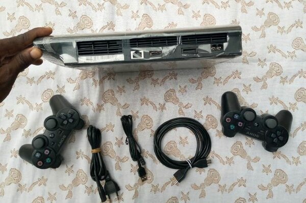 Console PS3 Sony + 2 Manettes