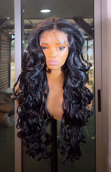 Perruque longue bouclée