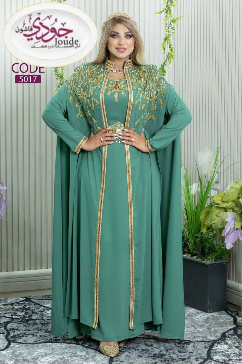 Robe élégante à broderie dorée