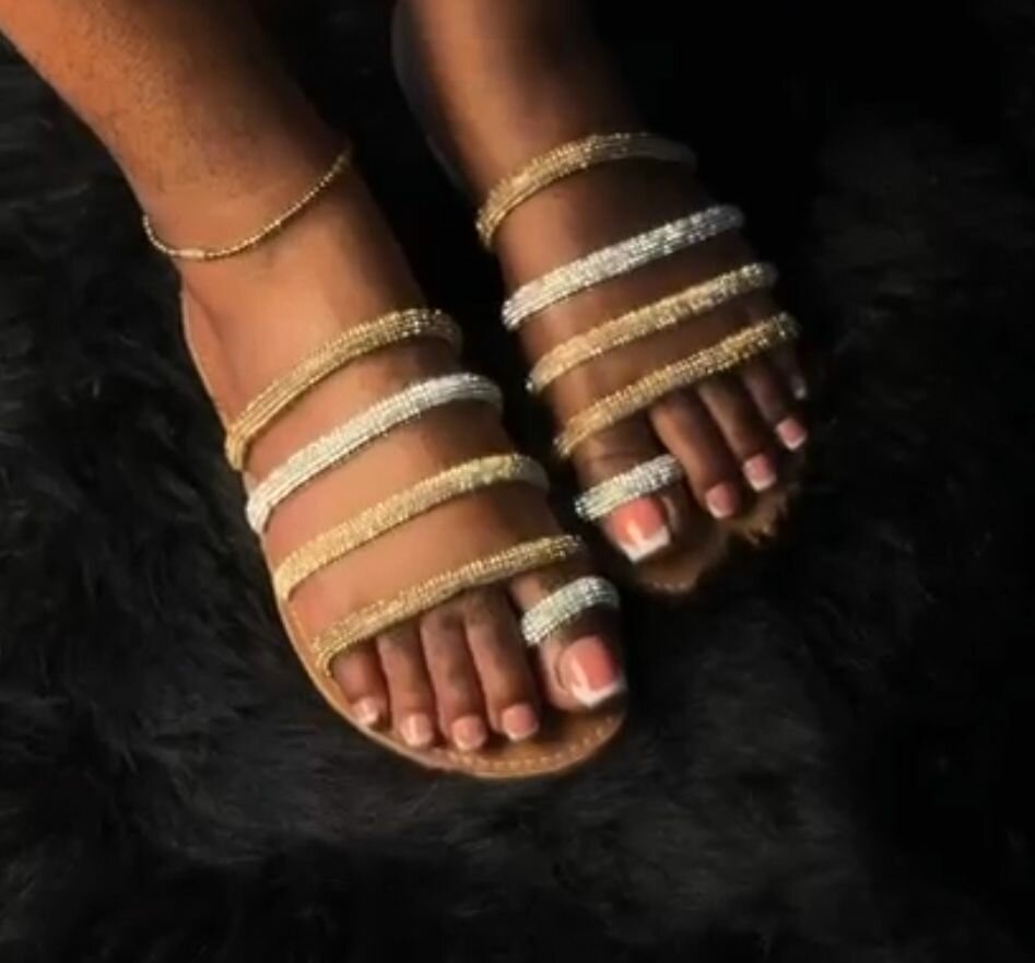 Sandales élégantes perlées