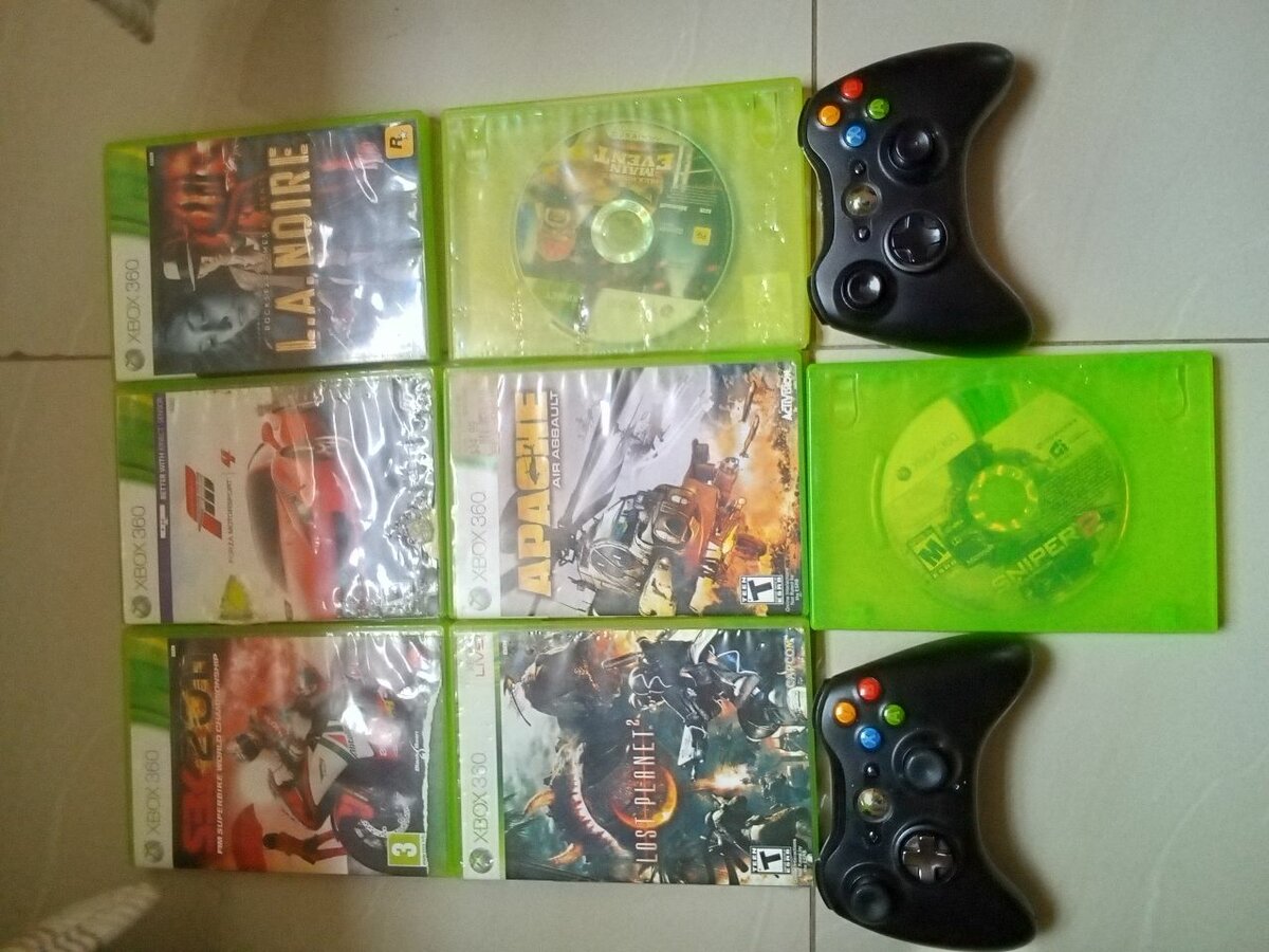 XBOX 360 & PLAYSTATION 4 GAME BUNDLE