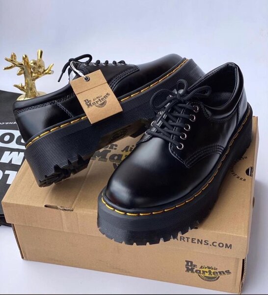 Chaussures robustes Dr. Martens