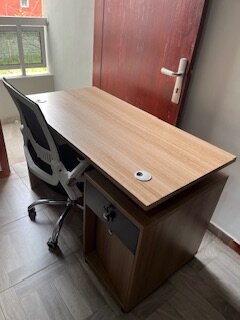 Bureau moderne et sa chaise