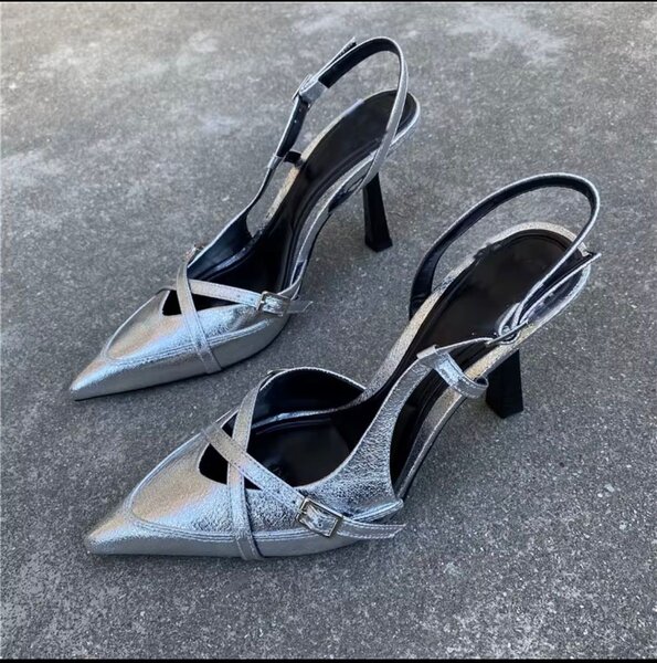 Escarpins à Brides Élégants