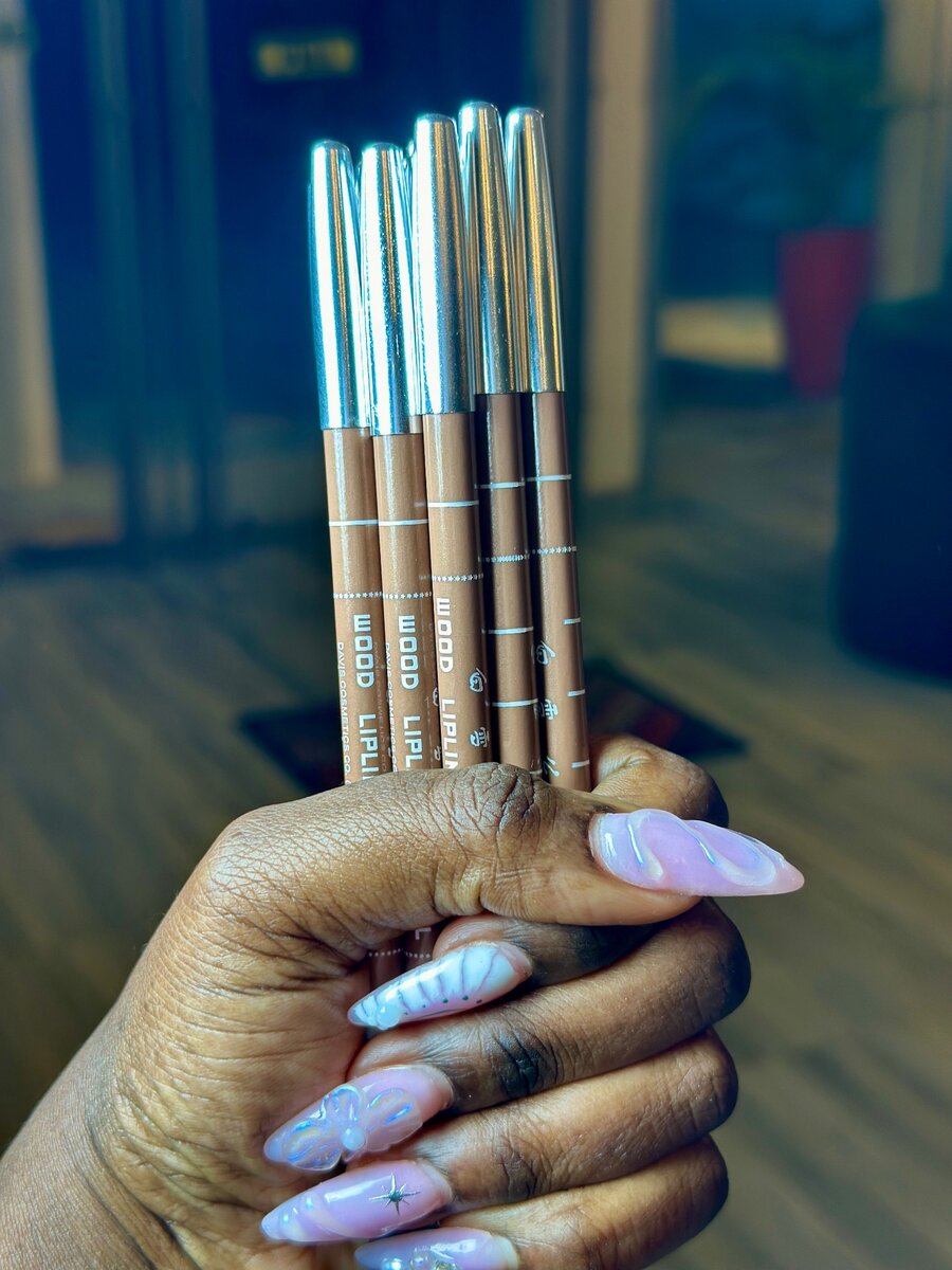 Light brown lip liner