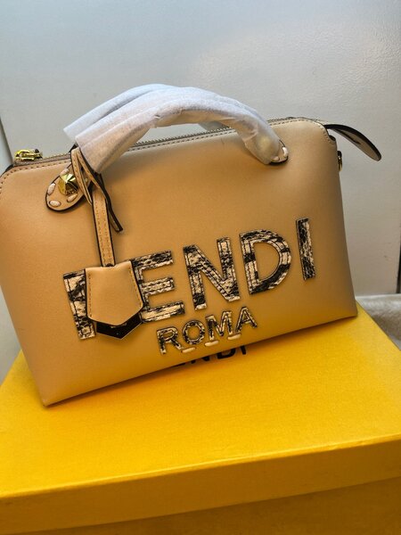 Sac à main élégant beige