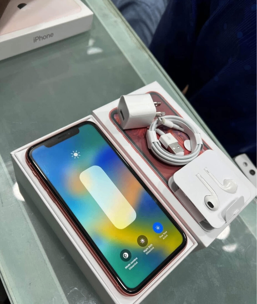 iPhone XR rouge neuf