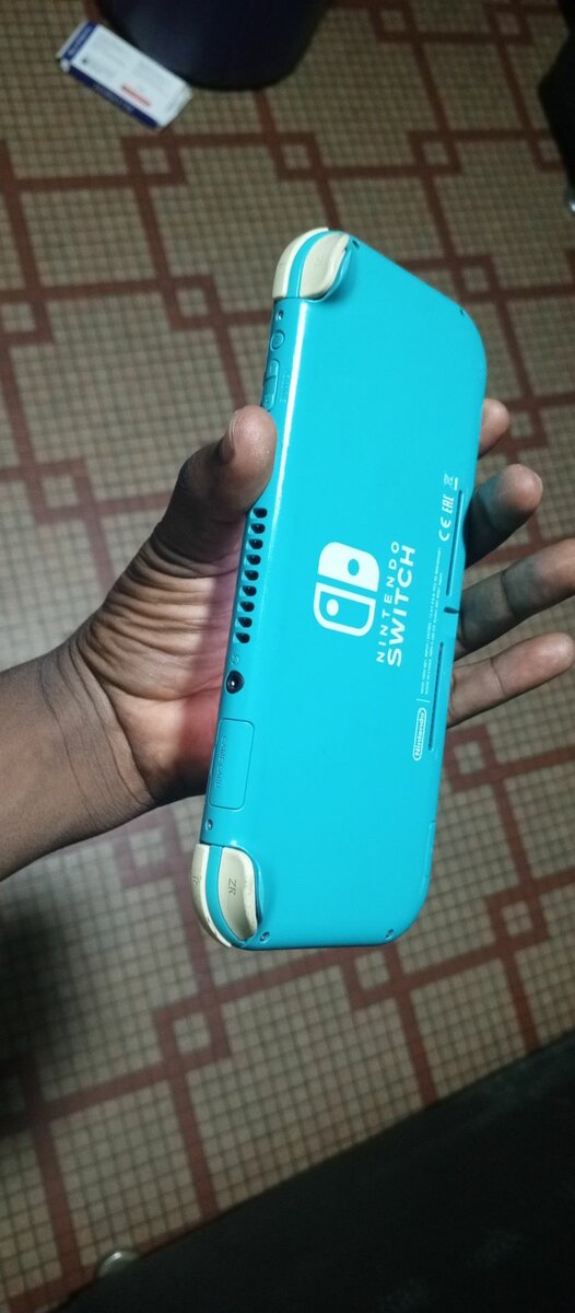 Nintendo Switch lite craqué avec plus de 12 jeu