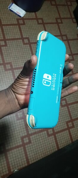 Nintendo Switch lite craqué avec plus de 12 jeu