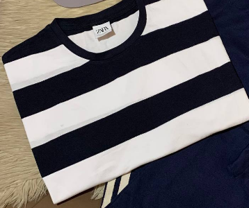 T-shirt  black and white