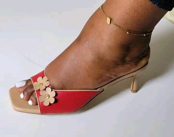 Mules à talons fleuris