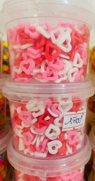 Confettis en forme de cœur