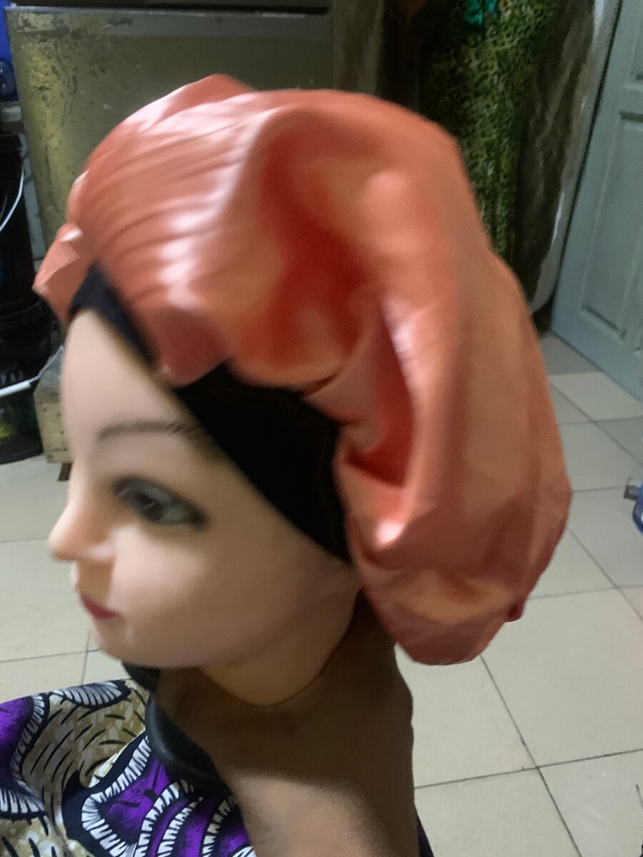 Bonnet en satin imperméable