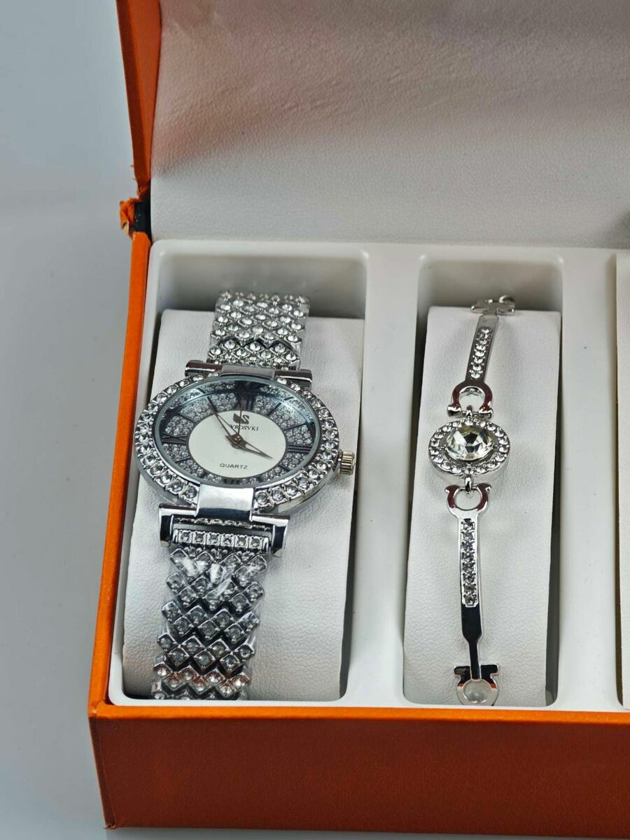 Ensemble Montre et Bijoux Éclatant