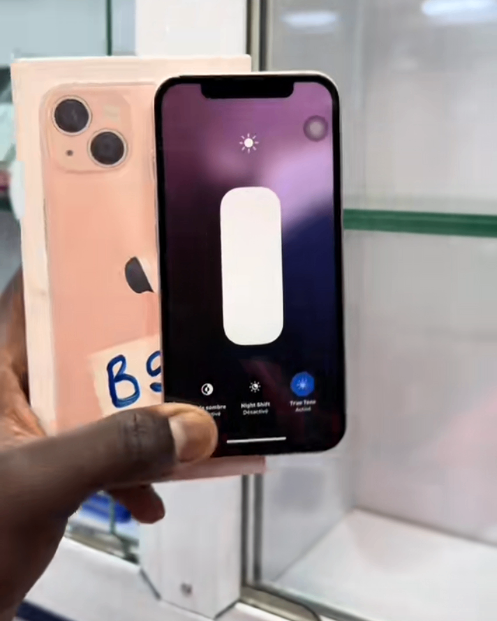 iPhone 13 simple quasi neuf