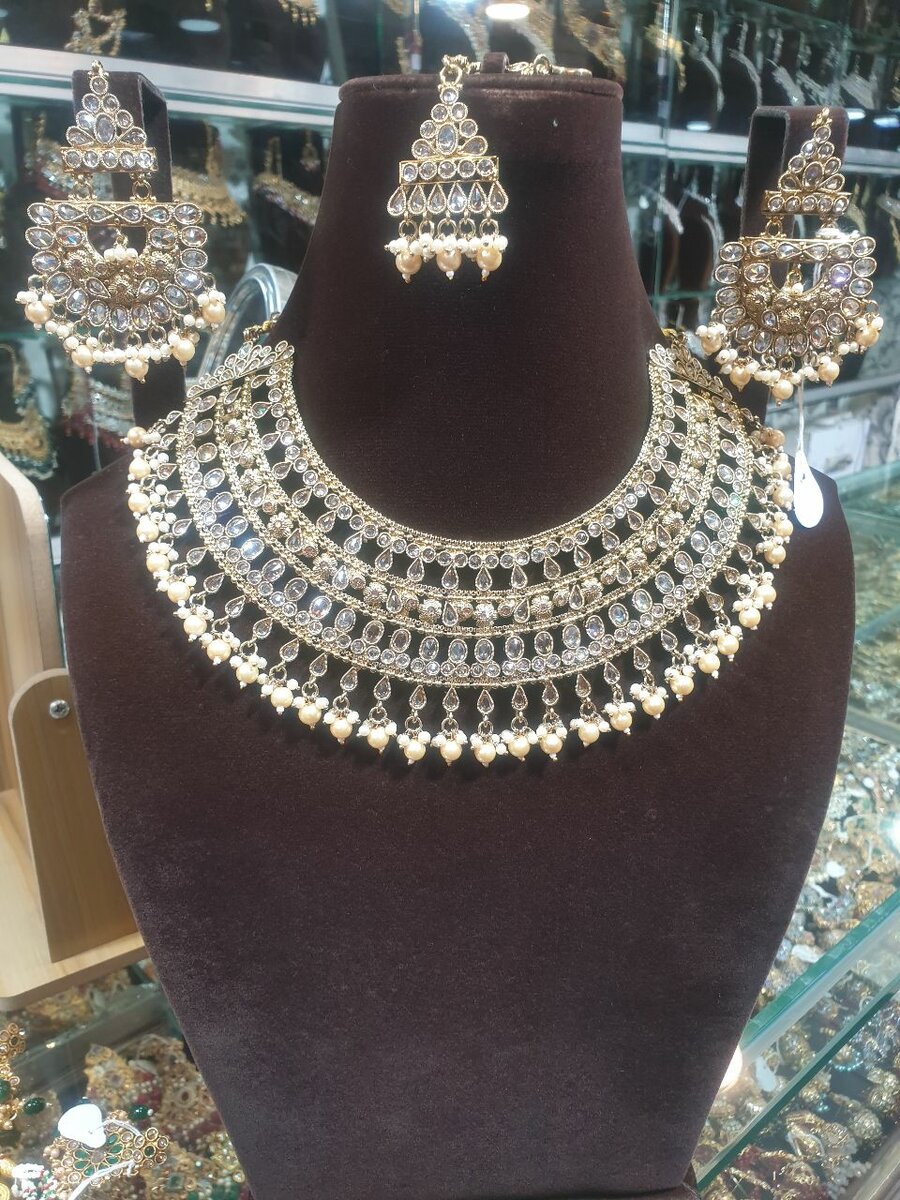 Ladies necklace