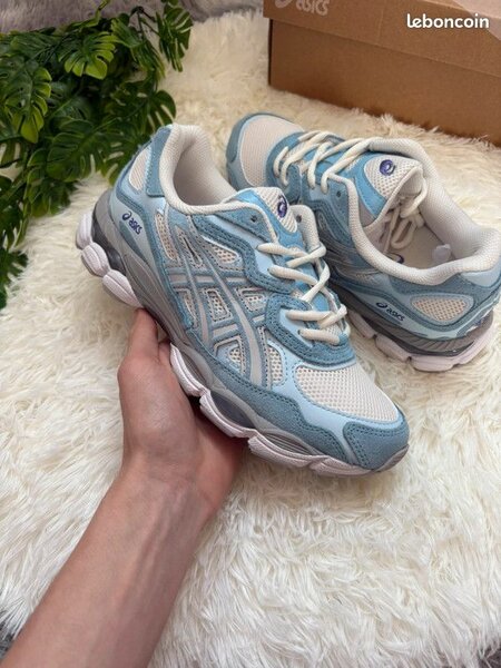 Baskets de course ASICS légères