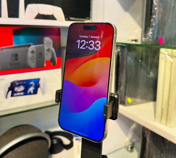 15 PRO 128GB PHYSICAL SIM FACTORY UNLOCKED