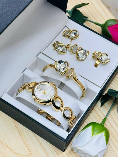 Coffret montre dorée + parure strass