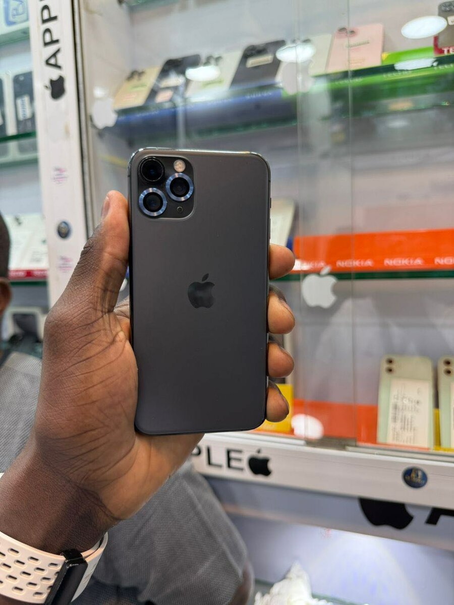 iPhone 11 Pro 64giga casineuf tout passe propre