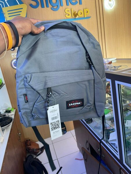 Sac à dos léger Eastpak gris