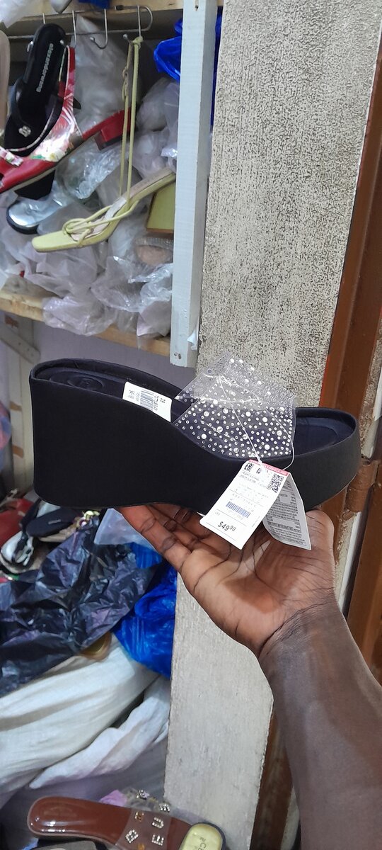 Sandales compensées élégantes