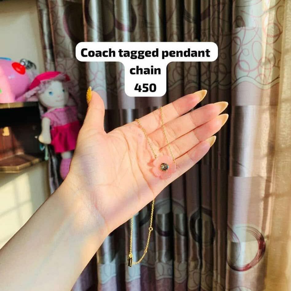 Coach tagged pendant chain 