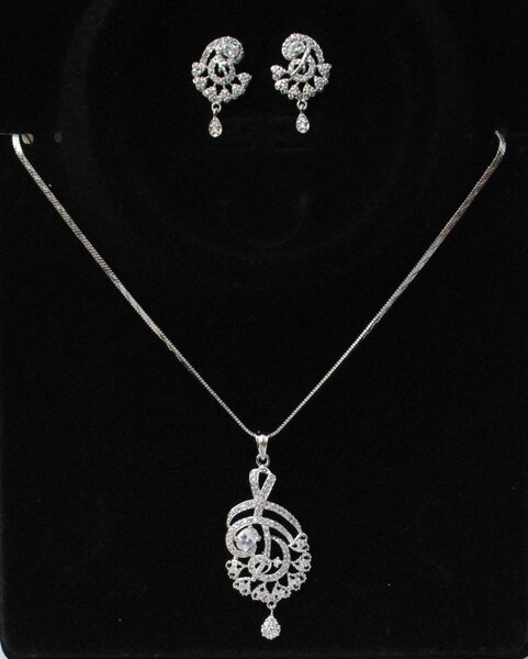 Pendant set